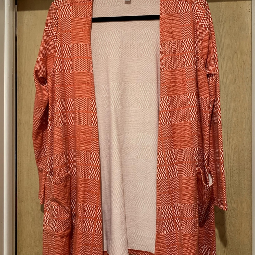 Med LuLaRoe Caroline cardigan